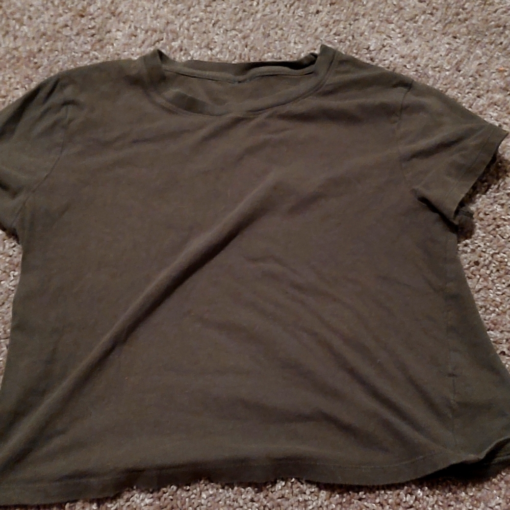 Green cropped shirt